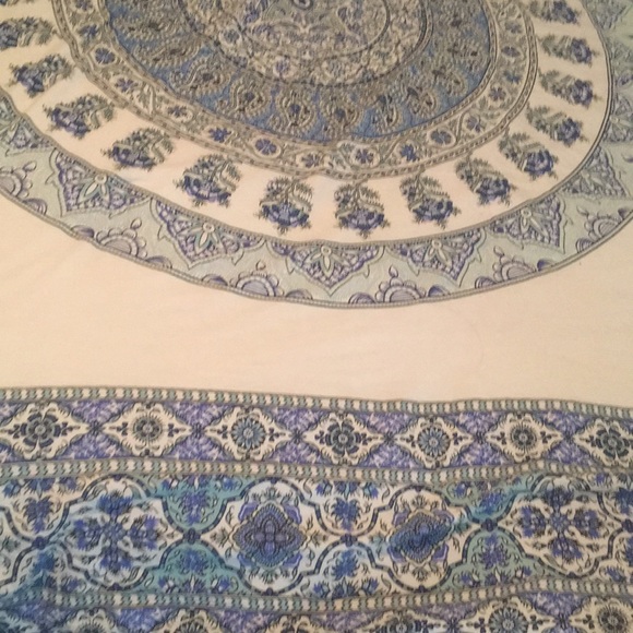 SALE URBAN OUTFITTER TWIN SIZE MEDALLION COMFORTER - Picture 6 of 8